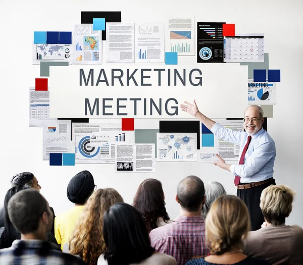 Leute bei Seminar mit Marketing-Treffen — Stockfoto