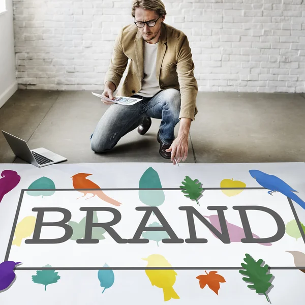 Empresario trabajando con Brand — Foto de Stock