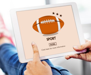 Dijital tablet tutan kadın