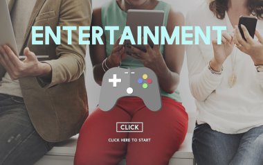 eğlence ile pencere üzerinde siting insanlar