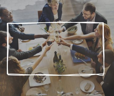 Birlikte öğle yemeği iş adamları