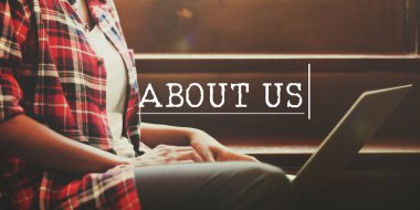 Arka plan üzerine yazarak kadın