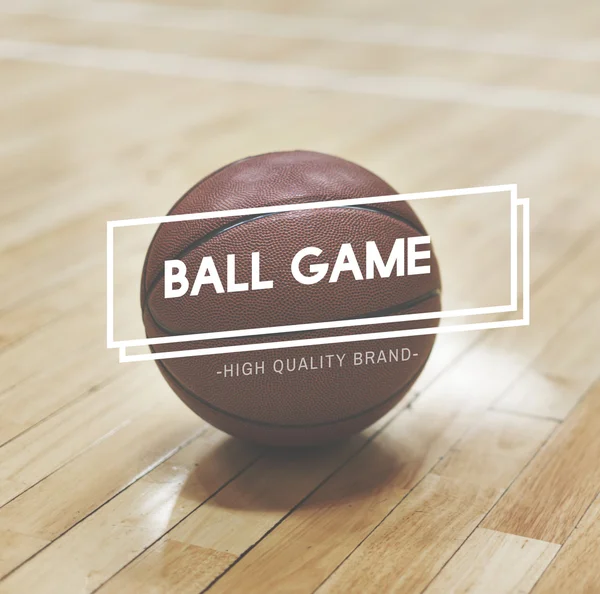 床の上のバスケット ボール — ストック写真