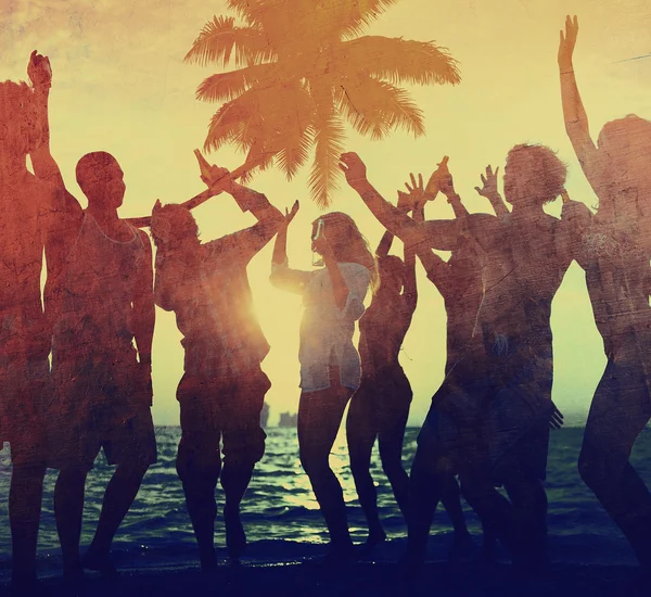 People enjoying beach party — Stock Photo, Image