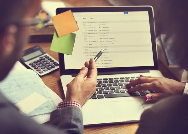 Verksamhet team med laptop. — Stockfoto