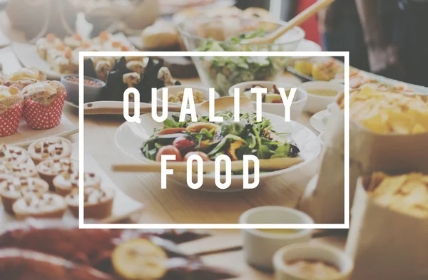 Minőségű élelmiszer, étkezés az étteremben, kávézóban — Stock Fotó