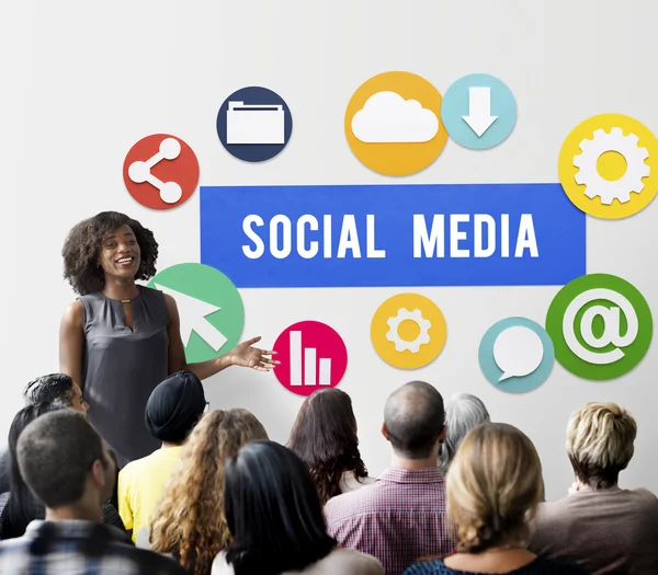 Menschen bei Seminaren mit sozialen Medien — Stockfoto