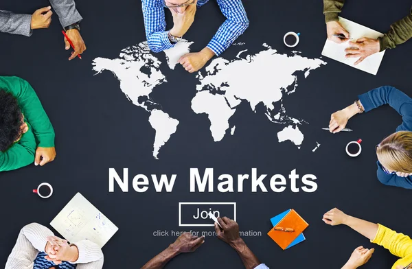 Üzletemberek számára új piacok mutató — Stock Fotó