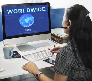 işkadını üstünde bilgisayar Worldwide ile çalışma