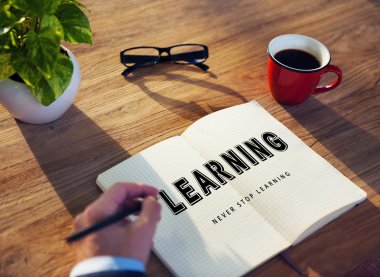 Becerileri konseptiyle çalışan adam