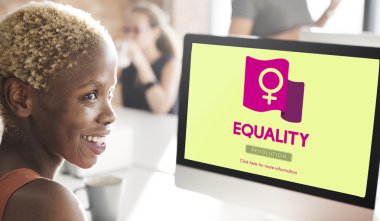 işkadını bilgisayarda eşitlik ile çalışma