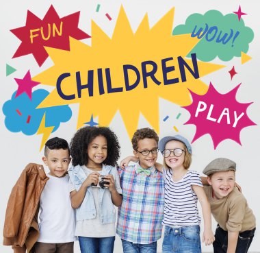 Çocuklar gülüyor ve eğlenin