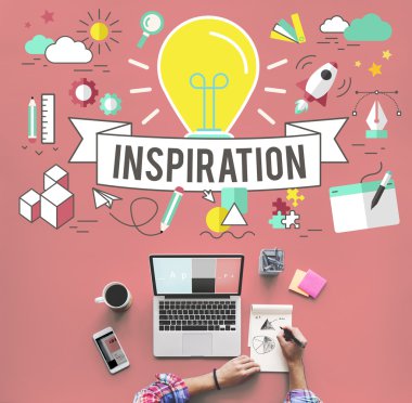 laptop ile çalışan kişi 