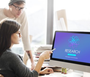 Bilgisayar ekranında arayan arkadaşları