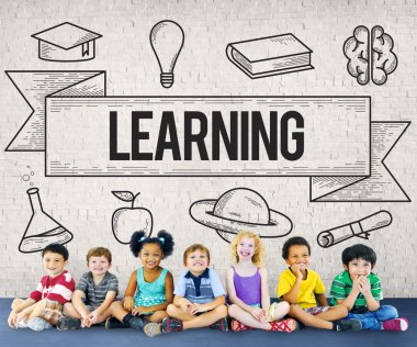 Çeşitlilik çocuk birlikte oturan