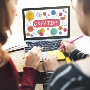 Bilgisayarla çalışma kızlar