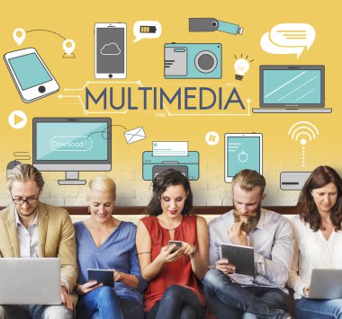 aygıtlar ve Multimedya ile insanlar oturup