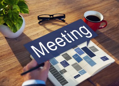 Toplantı konseptiyle çalışan adam