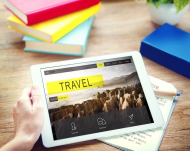 Tablet kullanan kadın