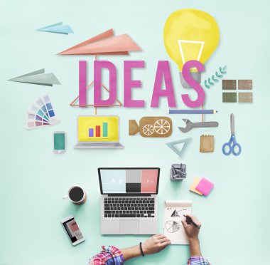 laptop ile çalışan kişi 