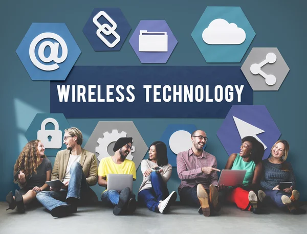 Diversity friends near wall with Wireless Technology — Stock Photo, Image