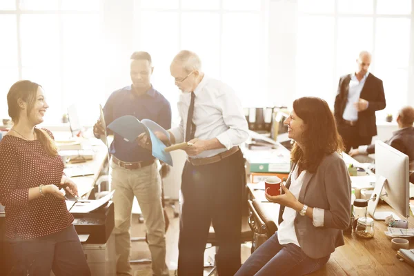 Gente de negocios en la oficina — Foto de Stock