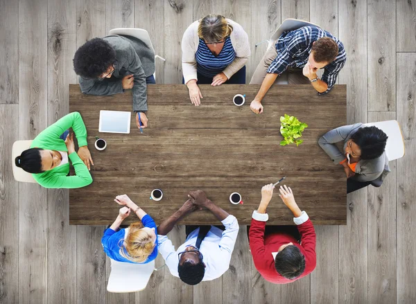 Equipe de negócios em discussão em reunião — Fotografia de Stock