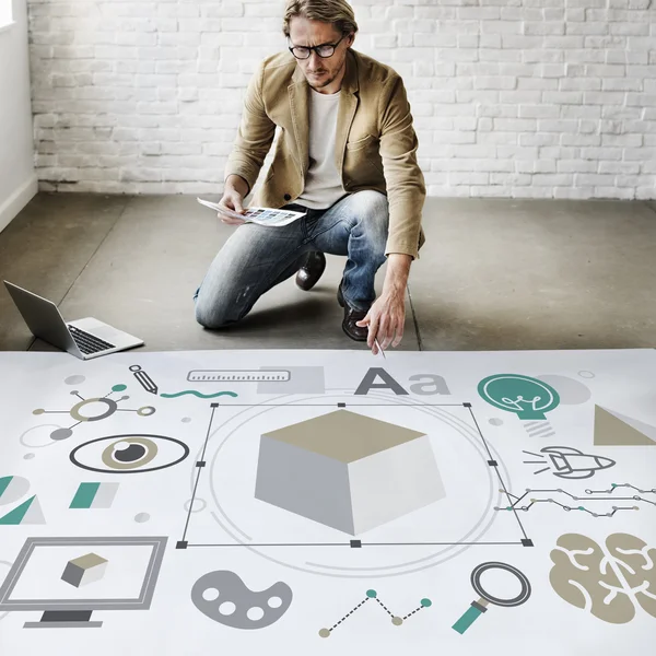 Homem de negócios trabalhando com brainstorming — Fotografia de Stock