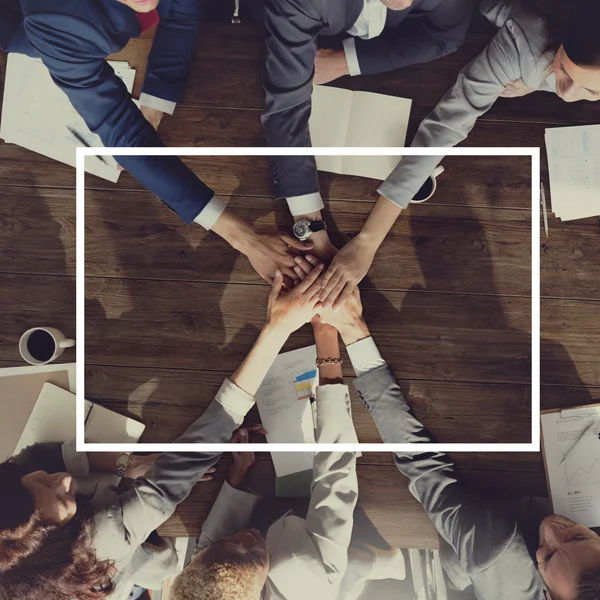 Företagare som skakar hand vid möte — Stockfoto