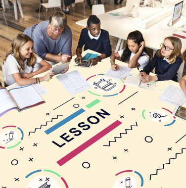 öğretmen okulda öğrenciler ile