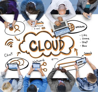 Farklı aygıtlar kullanan çok ırklı kişiler