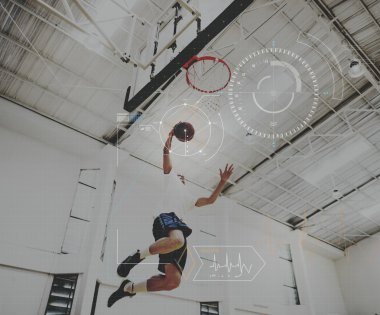 Basketbol oyuncusu topu ile atlama