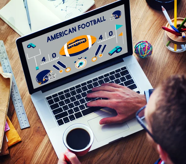 Man typing on laptop keyboard — Stock Photo, Image