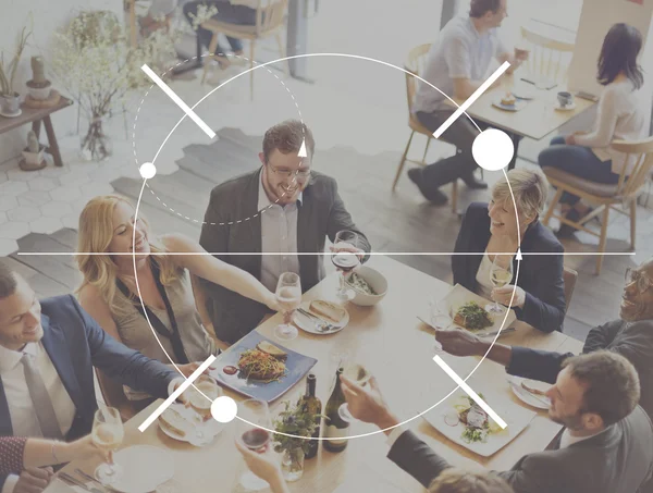 Vänner med lunch — Stockfoto