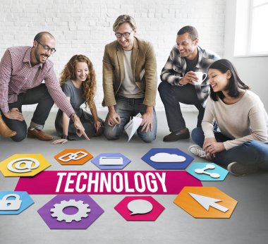 Poster ve teknoloji ile çalışma tasarımcılar