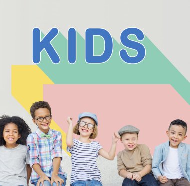 Çocuklar gülüyor ve eğlenin