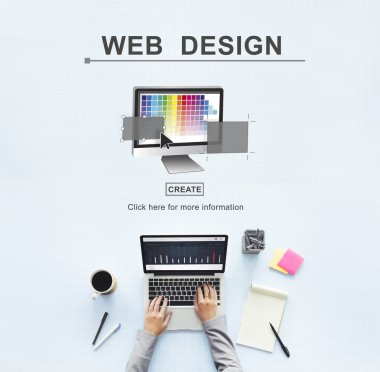 laptop ile çalışan kişi 