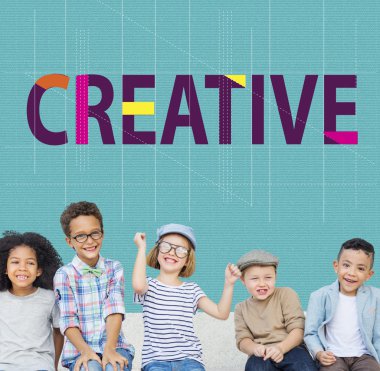 Çocuklar gülüyor ve eğlenin