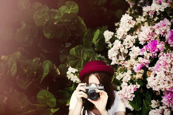 Fotógrafo atirando natureza — Fotografia de Stock