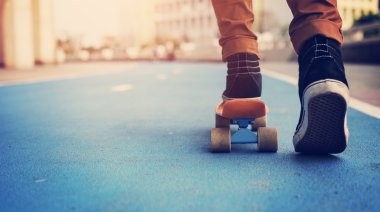 Kaykaycı sokakta sürme