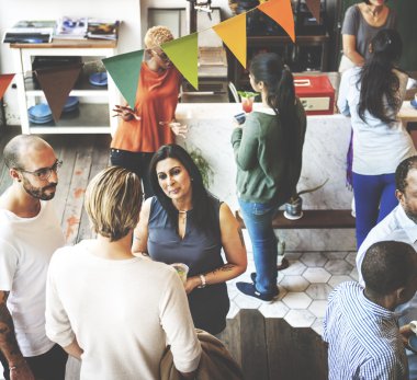 insanlar birbirleriyle etkileşim