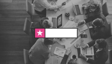 İş ekibi birlikte çalışıyor.