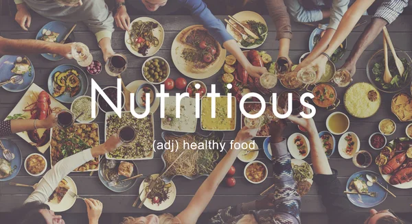 Pessoas e alimentos com Nutritivo — Fotografia de Stock
