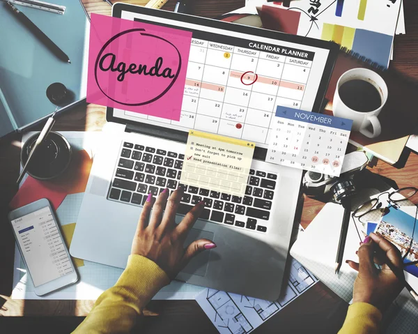 Woman working with laptop — Stock Photo, Image