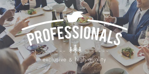 Pessoas de negócios no restaurante com conceito de profissionais — Fotografia de Stock