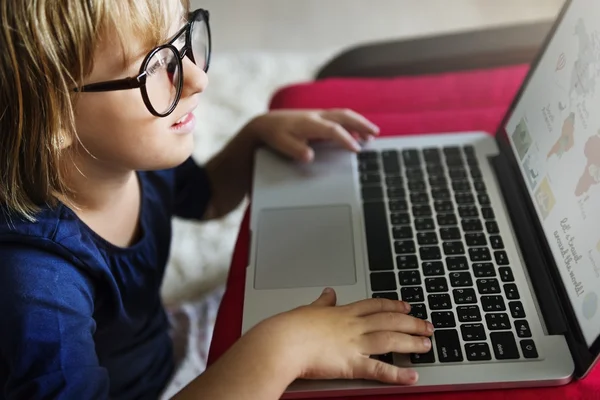 Girl Playing with Computer — Stock Photo, Image