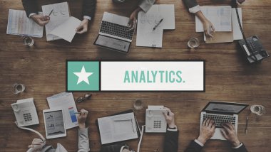 Ofiste çalışan iş adamları 