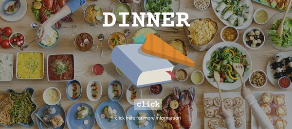 Tabel met eten en diner Concept — Stockfoto