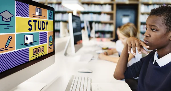 Kids studying with computer — Stock Photo, Image