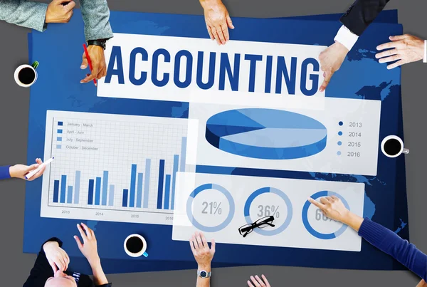 Pessoas de negócios e conceito de contabilidade — Fotografia de Stock